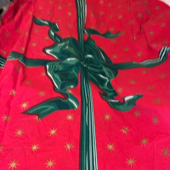 Large Oval vintage Christmas tablecloth cotton 60” x 82” - Picture 2 of 5